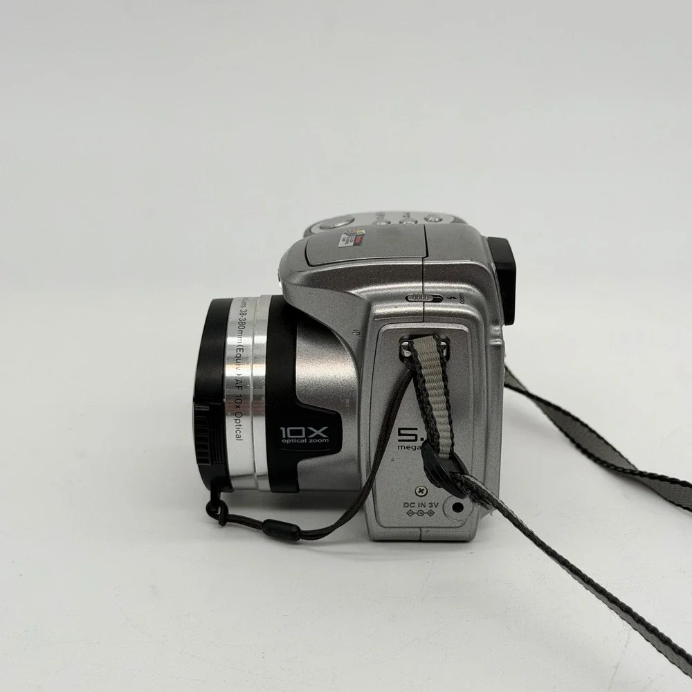 Kodak EasyShare Z740 Digital Camera 5.0MP 10x Optical Zoom Silver Retro Digicam